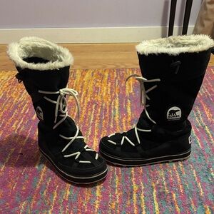 Sorel Black Winter Boots with Cream Fur Lining